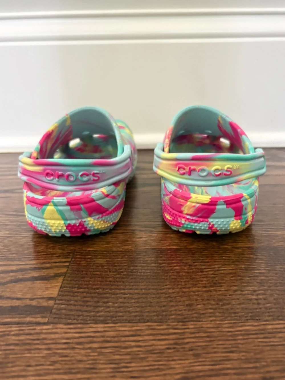 CROCS Kids Aquamarine Multicolor Sandals sz 4